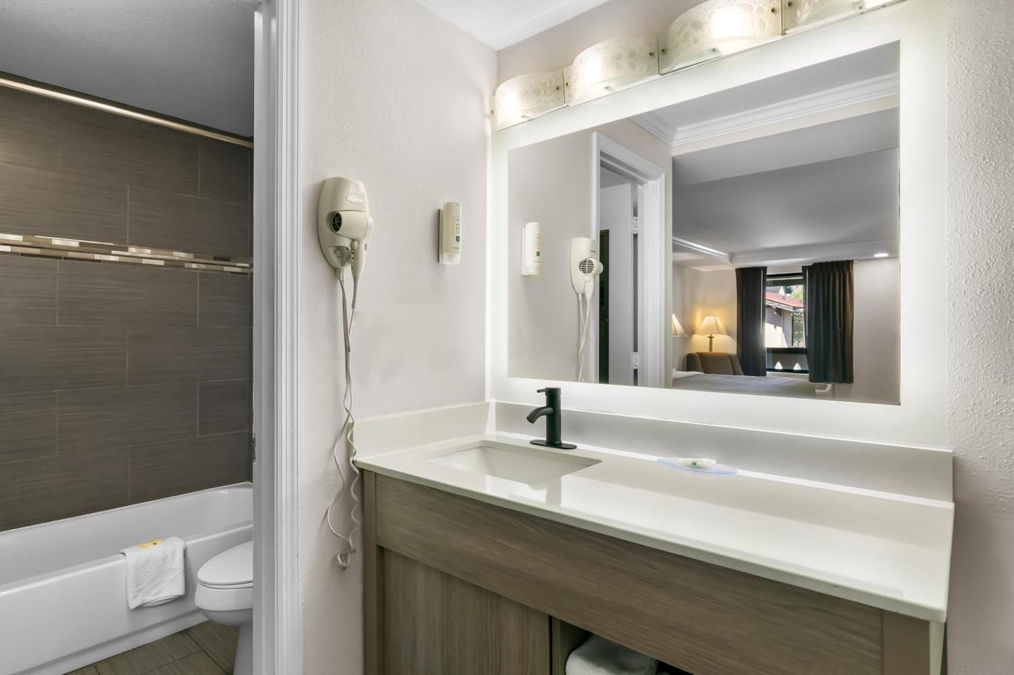 Quality Inn Downtown Хелън Екстериор снимка